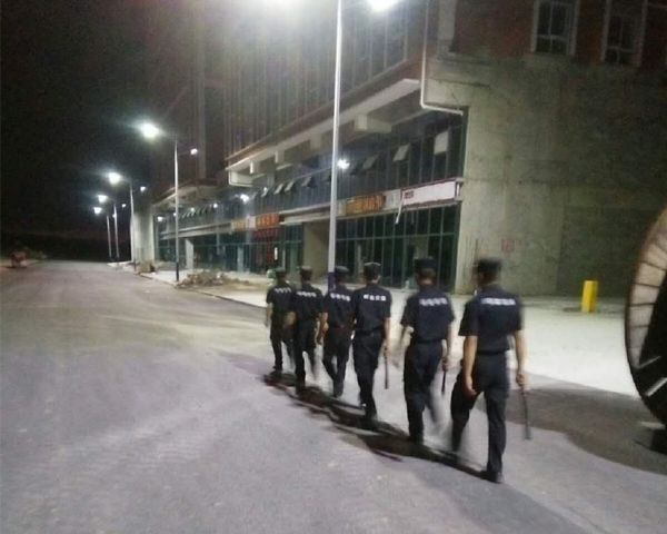 夜间巡逻